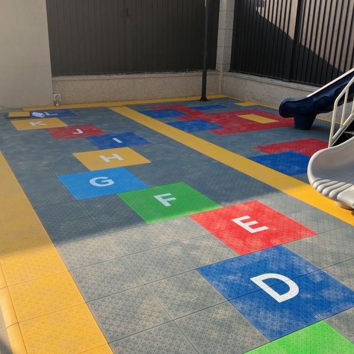 Outdoor Sport Court Tiles - プロ仕様連結式PP可動バスケットボールコートタイルクリック設置屋外スポーツフロア